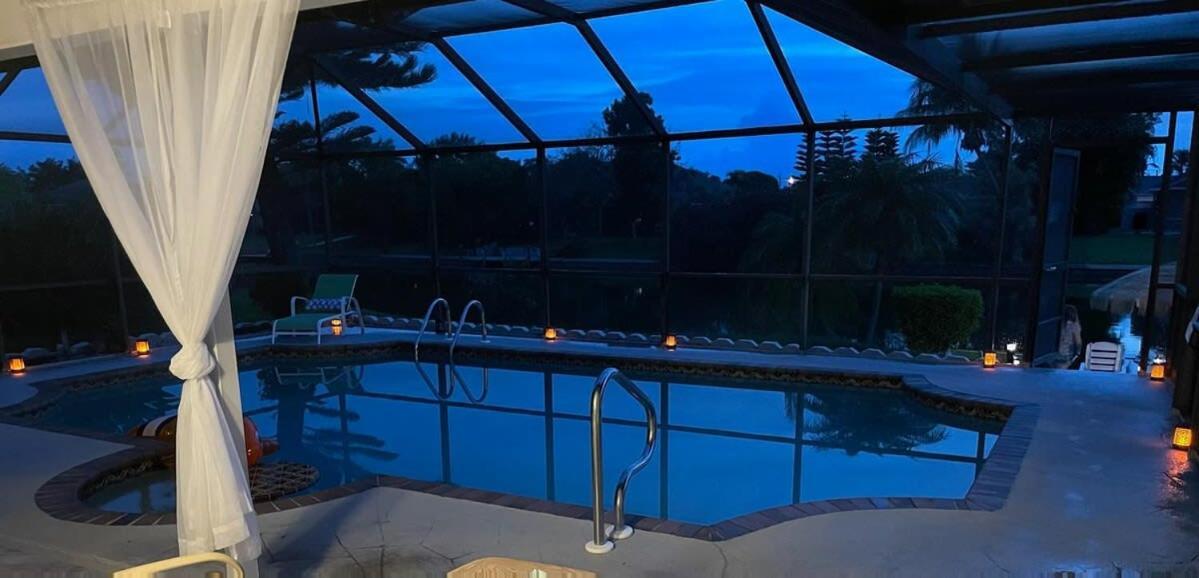 Hidden Secret Waterfront Retreat Cape Coral
